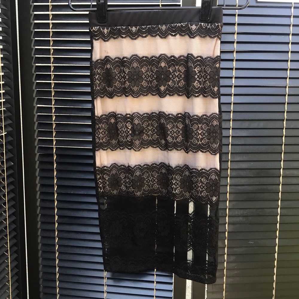 Lace skirt